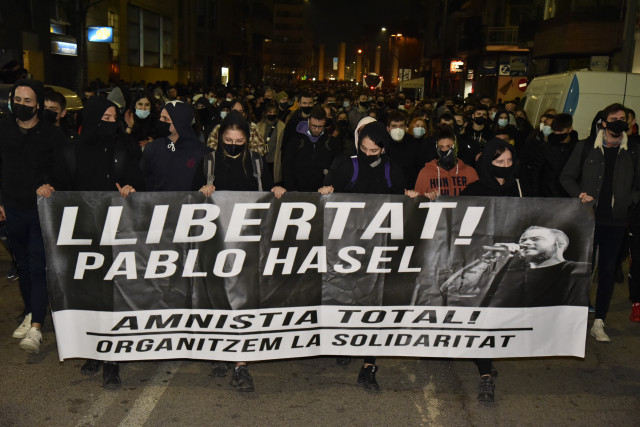 EuropaPress 3567890 varias personas sujetan pancarta lee llibertat pablo hasel manifestacion