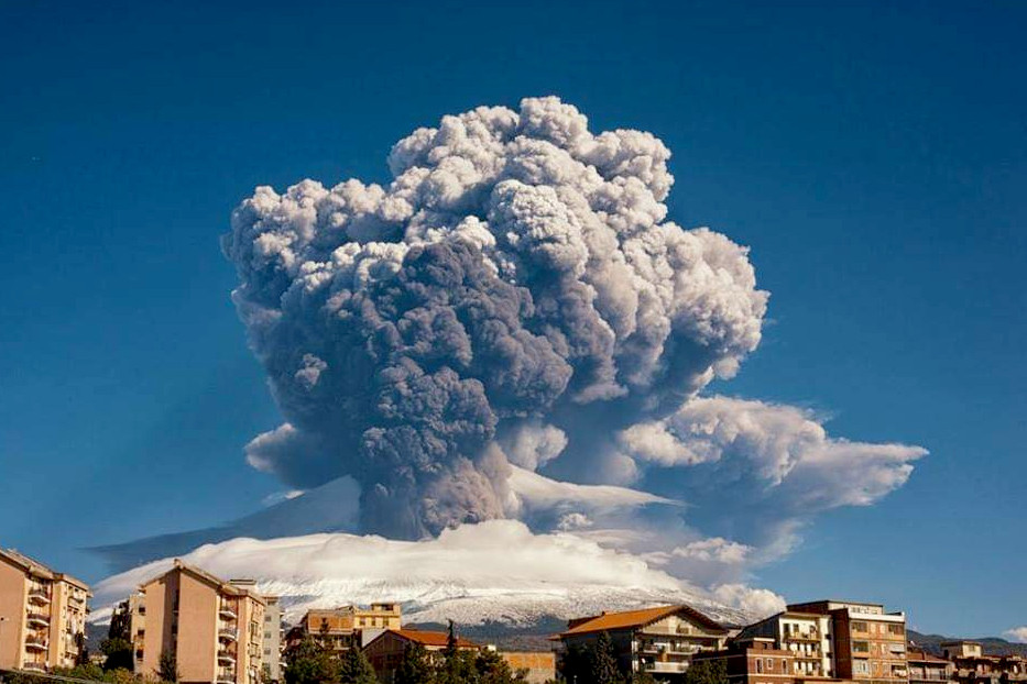 EuropaPress 3567148 16 february 2021 italy catania mount etna erupts in sicily island the
