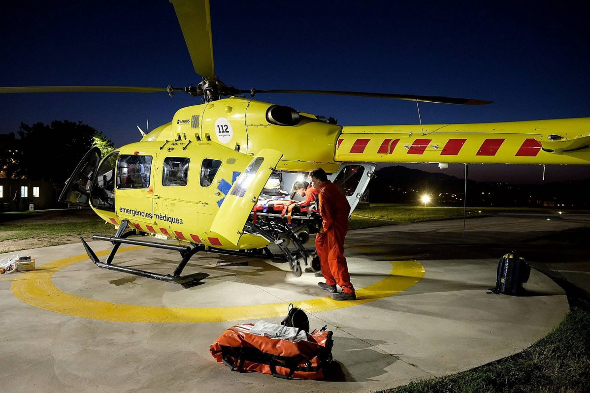Un helicóptero del Servei d'Emergències Mèdiques (SEM), en un servicio nocturno