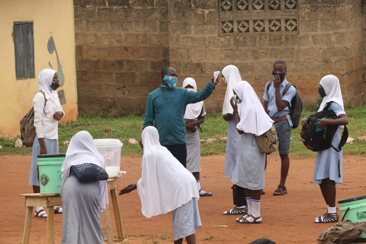EuropaPress 3297666 comprobacion temperatura escuela iseyin nigeria