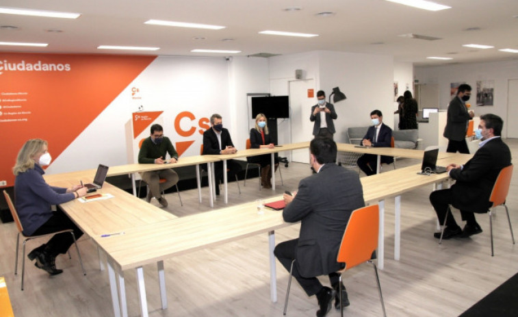 Cuadrado i Espejo deixen les seves funcions en Cs però seguiran en la Permanent