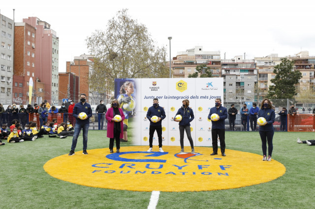 EuropaPress 3612535 inauguracion cruyff court lhospitalet llobregat jugador jordi alba