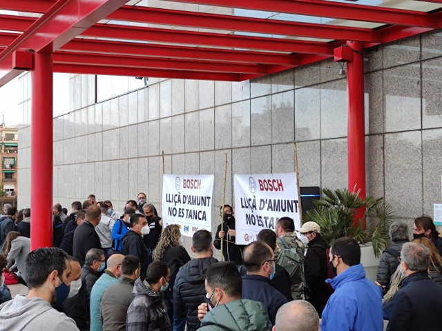 Unes 200 persones es manifesten a Barcelona pel tancament de Bosch a Lliçà d'Amunt