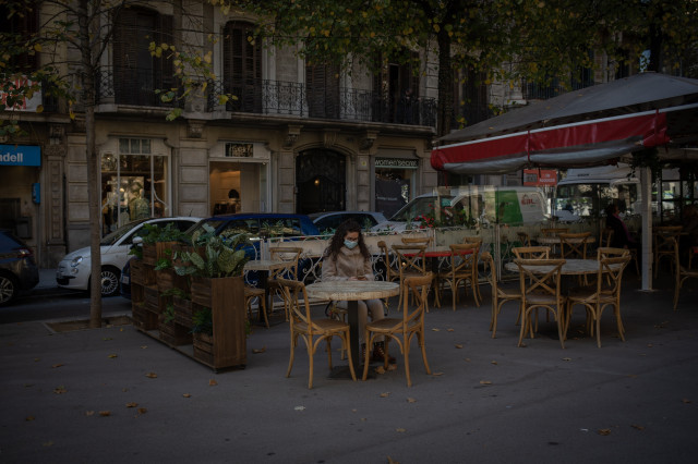 EuropaPress 3445486 bares restaurantes abren catalunya flexibilizarse medidas frenar segunda 1