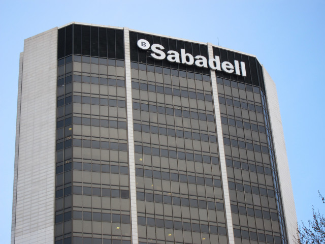 El Banc Sabadell s'enfronta a una querella interposada per una clienta de 94 anys
