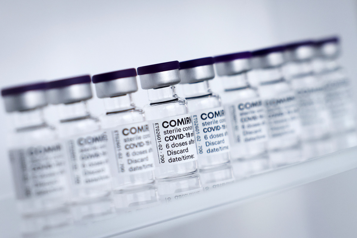 FILED - 30 April 2021, Schleswig-Holstein, Reinbek: Vials of BioNTech/Pfizer's Comirnaty vaccine are lined up at Allergopharma's production facilities in Reinbek near Hamburg. Canada is to allow 12 to