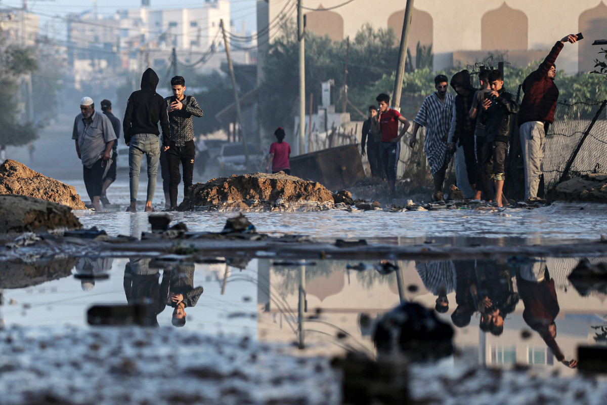 EuropaPress 3720784 19 may 2021 palestinian territories khan yunis palestinians inspect the