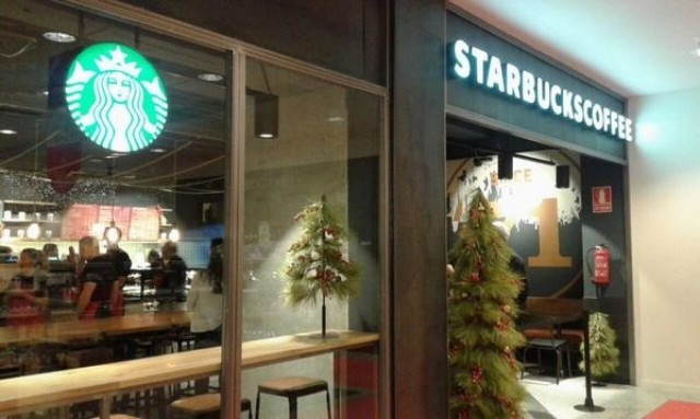 Una parella es queda sense vacances després que Starbucks li cobrés més de 3.000 lliures per dos cafès
