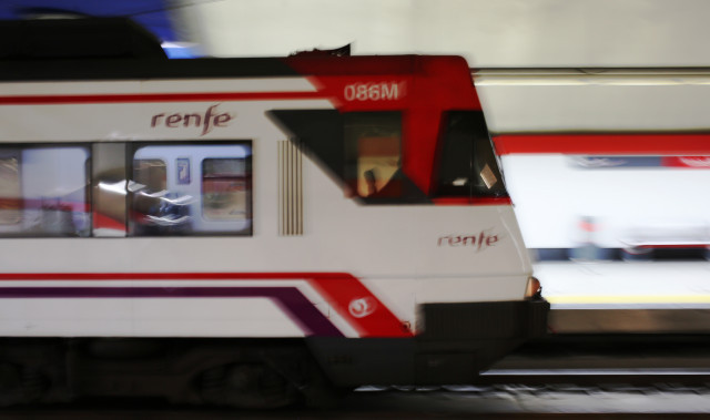 Ferit crític un home al ser atropellat per un tren a l'Estació de França