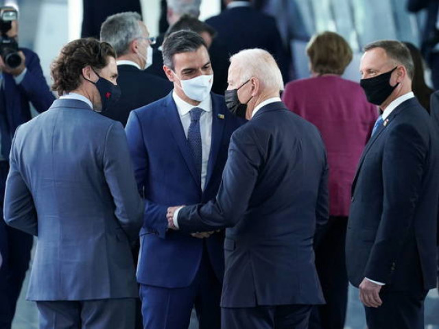 Biden i Sánchez tenen la seva primera presa de contacte en la cimera de l'OTAN