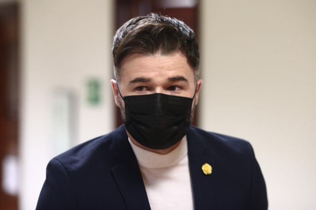 Rufián contesta Aznar amb una sola foto i triomfa a twitter