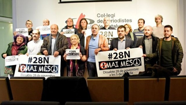 Unes 3.000 persones es manifesten a Barcelona contra el terrorisme i les respostes violentes