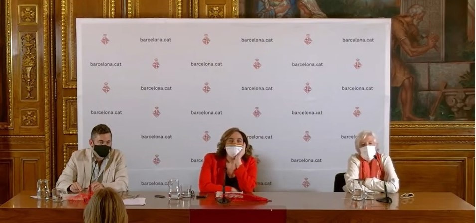 Roda de premsa per anunciar la compra municipal d'El Molino, amb el regidor Daniel Granados, l'alcaldessa Ada Colau i la propietària Elvira Vázquez