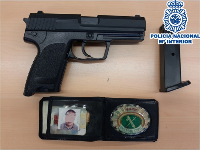 Detenen un home a Granollers per fer-se passar per policia i enganyar dones