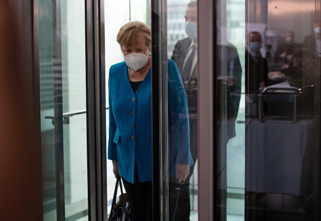 EuropaPress 3691403 23 april 2021 berlin german chancellor angela merkel exits an elevator at 1