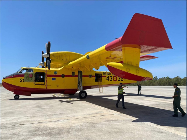 Grècia evacua milers de persones en ferri pels incendis