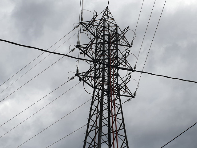La demanda elèctrica industrial cau al primer semestre del 2022 més que al principi de la pandèmia