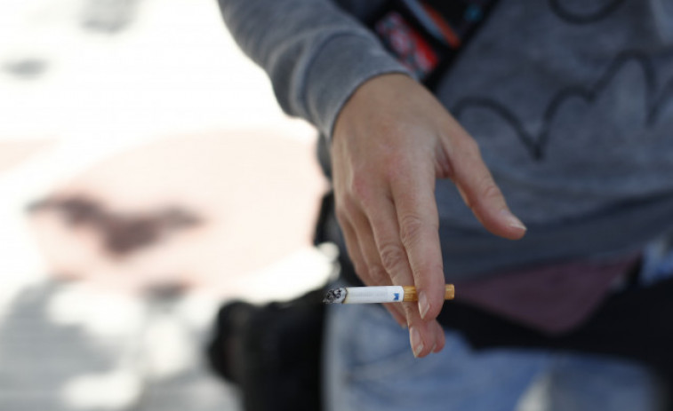 Detinguda una menor que agredia la seva mare i apagava cigars al seu braç