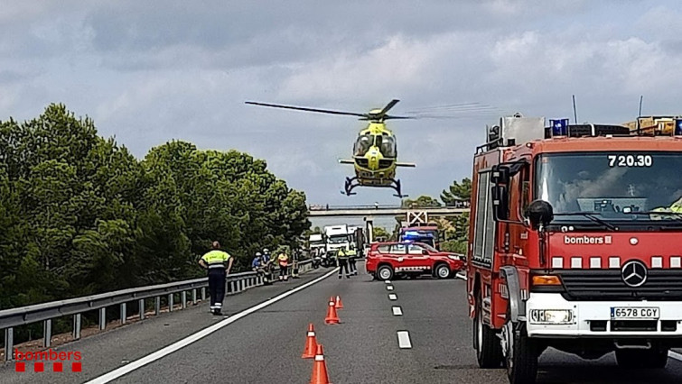 Un accident a l'AP-7 a l'Ampolla provoca fins a deu quilòmetres de cues
