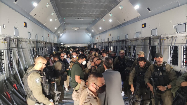 EuropaPress 3899962 varios militares avion vuelta dubai kabul despues concluir mision