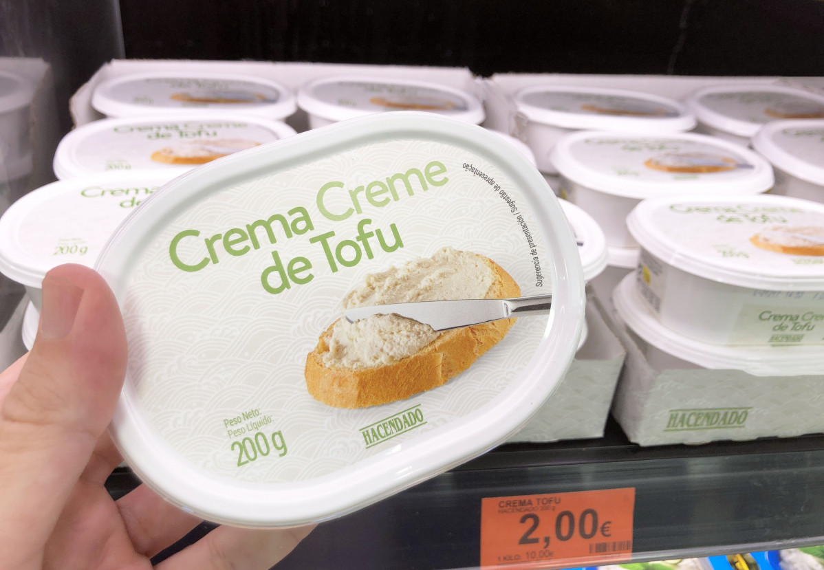 FOTOGRAFIA Crema de Tofu Hacendado, al frigorífic de Mercadona