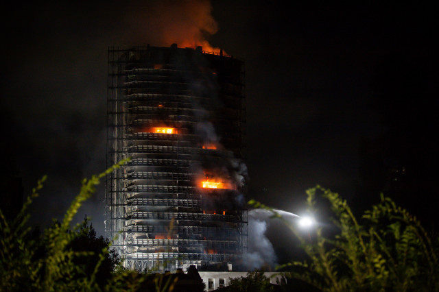 EuropaPress 3904568 29 august 2021 italy milan firefighters work to extinguish fire broke out