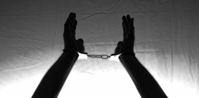 Esquartera a una dona gran, tira els trossos a un rierol i confessa 2 anys després