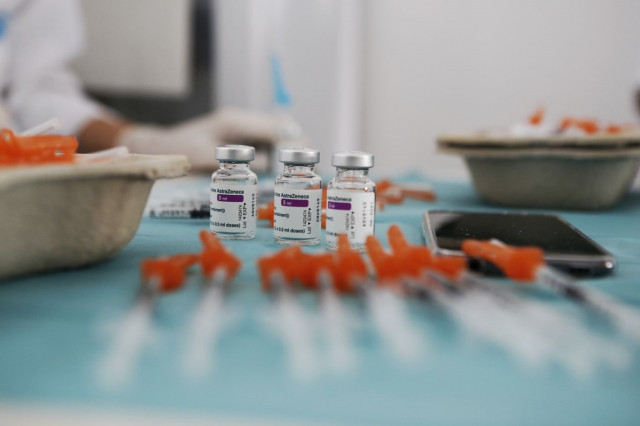 Un antiviral d'AstraZeneca redueix un 67% casos de Covid-19 greu o mort