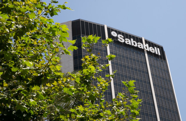 El Banc Sabadell disminueix a 1.440 els afectats per l'ERO i els sindicats desconvoquen la vaga