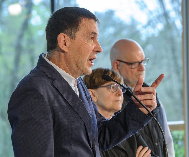 EuropaPress 2695380 id coordinador general eh bildu arnaldo otegi exconsejera exdirigente psoe