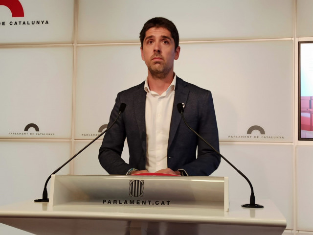 Els comuns demanen que el Parlament investigui casos de 