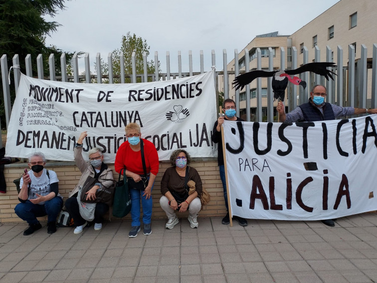 Moviment de Residències de Catalunya es desplaça a Sant Joan Despí i mostra el seu suport als familiars de Sophos