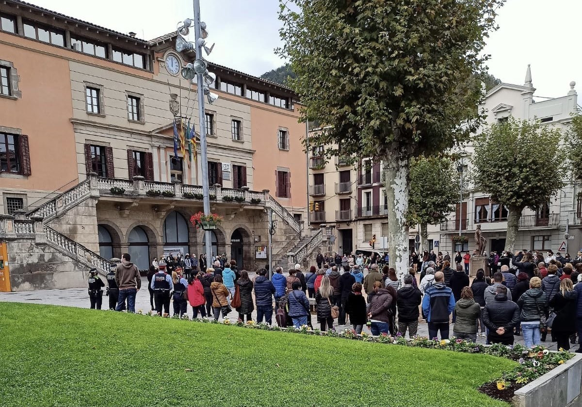 Cinc minuts de silenci a Ripoll (Girona).