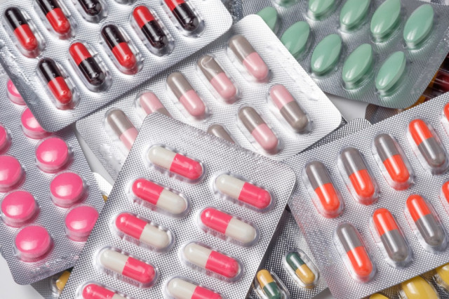 Prendre antibiòtics augmenta el risc de patir Covid-19 greu