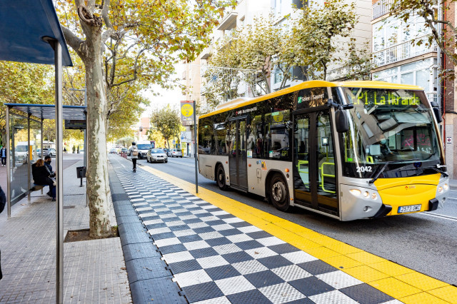 AMB reformarà 70 parades d'autobús per fer-les més accessibles