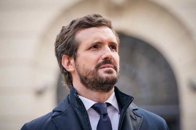 El PP diu que Casado va anar a missa sense saber que era per Franco i acusa el PSOE de treure-ho per tapar el pacte amb Bildu