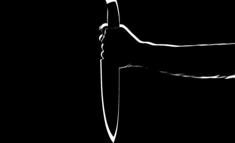 Un home decapita la seva dona i passeja pel carrer amb el seu cap a la mà