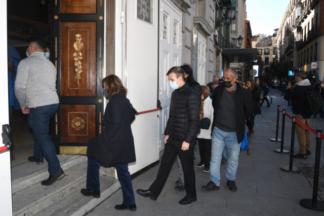 EuropaPress 4146132 seguidores veronica forque hacen cola acceder teatro espanol lugar
