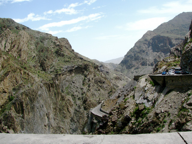 Road from Jalalabad to Kabul