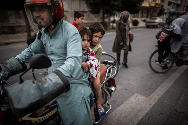 EuropaPress 3952500 22 september 2021 afghanistan kabul an afghan man rides bike with his