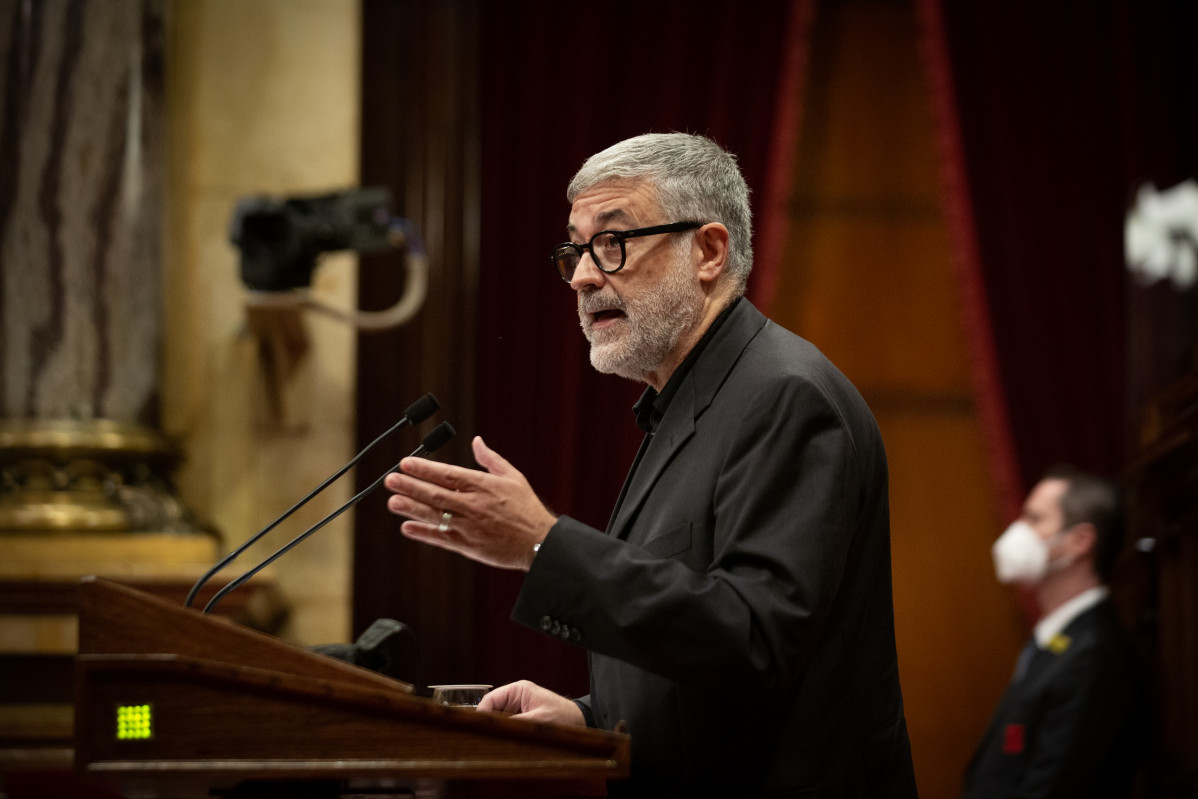 Archivo - El diputado de la CUP Carles Riera en una intervención en el Parlament. ARCHIVO.