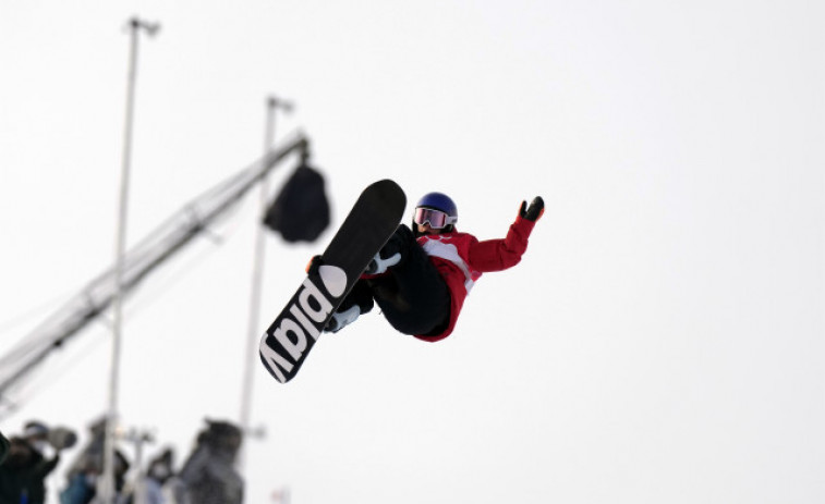 Queralt Castellet es penja la plata al 'Halfpipe' dels Jocs de Pequín