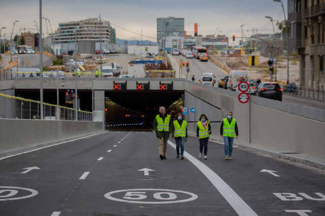 EuropaPress 4050886 tecnicos gerentes obra frente obras tunel glories noviembre 2021 barcelona
