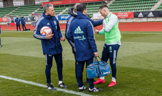 La selecció espanyola de futbol comença a preparar el Mundial a Cornellà