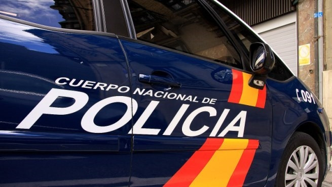 Troben un cadàver lligat de peus i mans i ple de talls a Alcorcón
