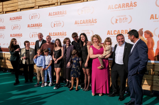EuropaPress 4408897 equipo pelicula alcarras carla simon preestreno marte palau llotja lleida