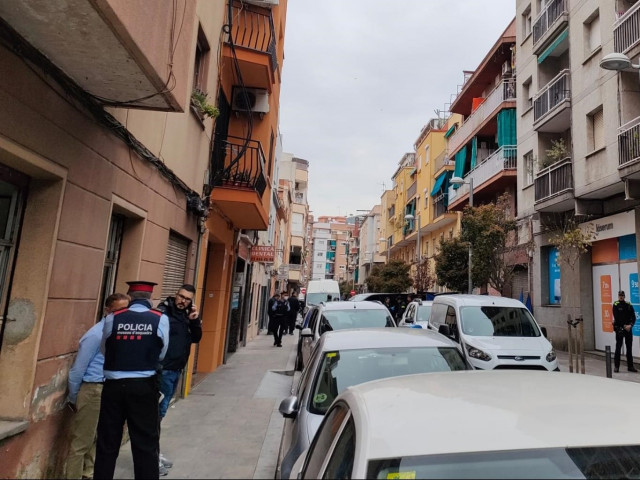 L'edifici incendiat a Santa Coloma estarà tancat i custodiat aquesta nit