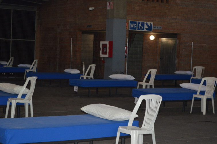 31 persones dormen al pavelló d'acollida de Lleida per la campanya de la fruita