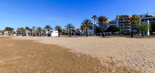 Mor ofegada una dona de 78 anys a la platja Nova de Roses