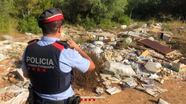 Denunciats per presumptes abocaments il·legals en un camí d'Alcanar